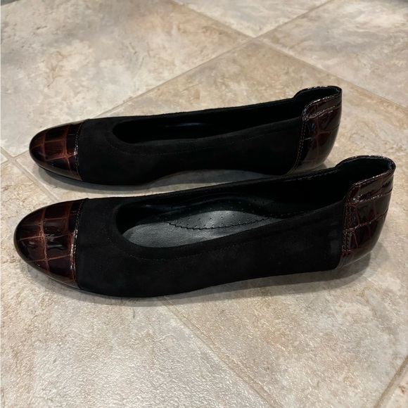 Vaneli Ballet Flats Womens 7 Slim Black Suede with Brown Cap Toe - Picture 5 of 9